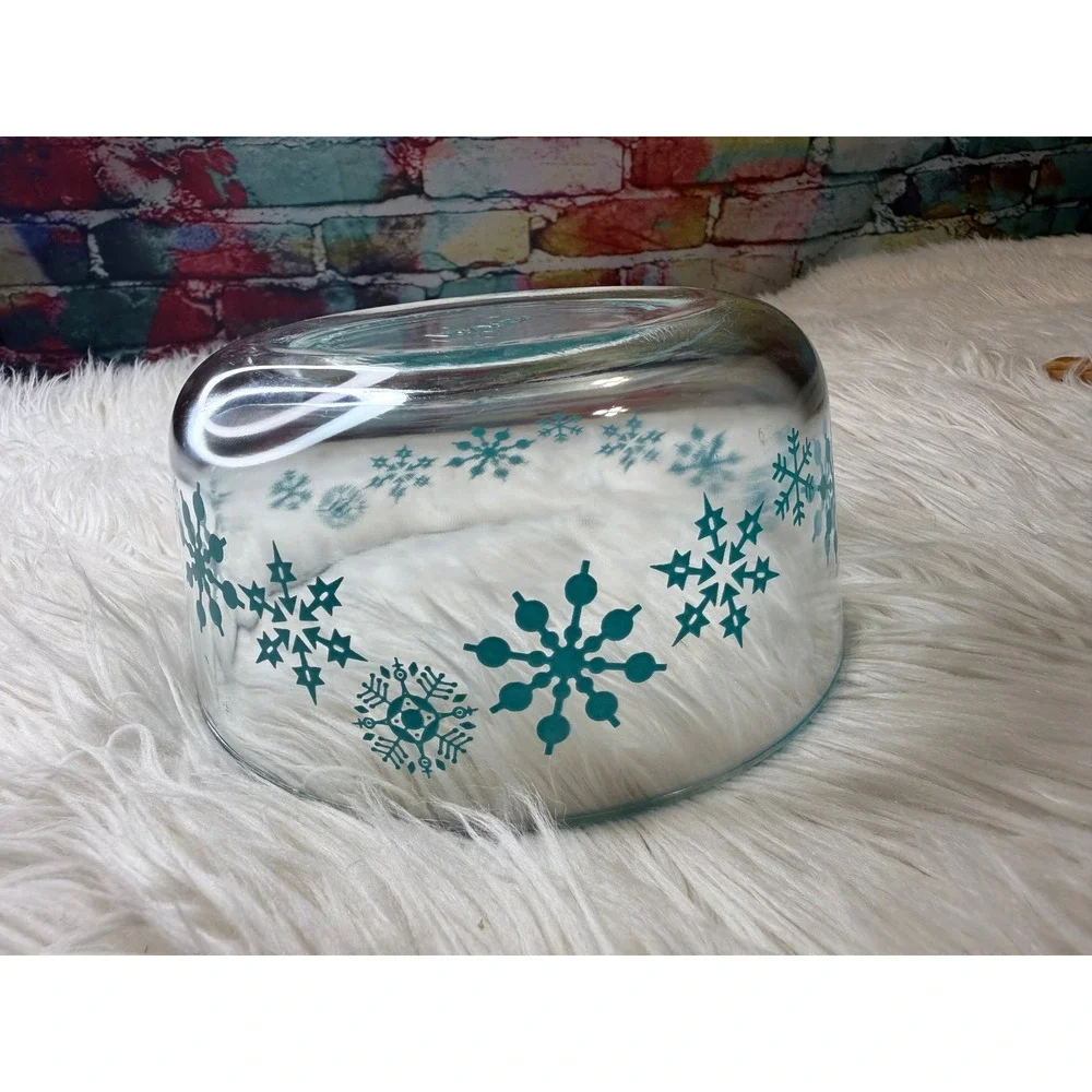 Pyrex 7201 Blue Snowflake Glass Storage Bowl with Lid 4 Cup Round Clear Vintage